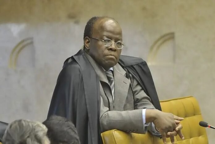 Joaquim Barbosa discursando em evento do partido Democracia Cristã