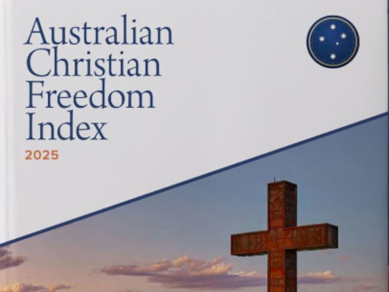 Grupo de cristãos australianos em frente ao Parlamento expressando preocupação com a liberdade religiosa.