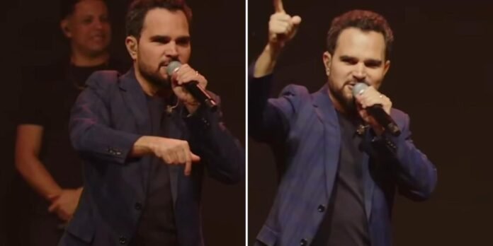 Luciano Camargo expressa devoção em culto religioso Luciano Camargo em momento de adoração durante culto em igreja