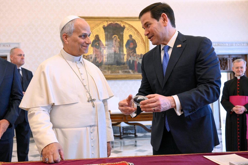 Secretário de Estado dos EUA Marco Rubio e Papa Leão em reunião no Vaticano
