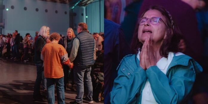 Milhares de fiéis participam de evento de oração pela liberdade religiosa na Alemanha Multidão de fiéis se reúnem em arena na Alemanha para orar por cristãos perseguidos