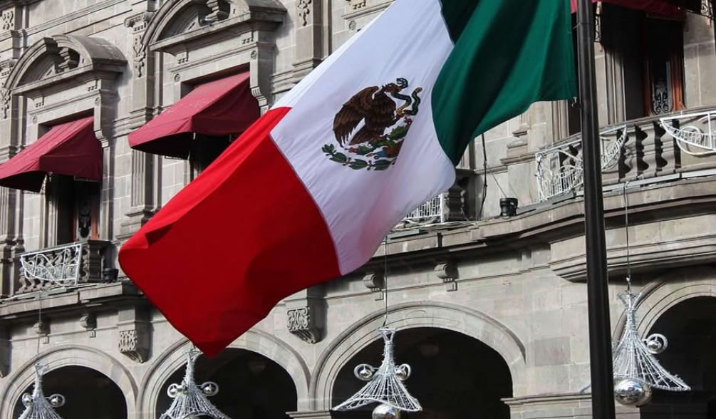 Missionário idoso em igreja no México