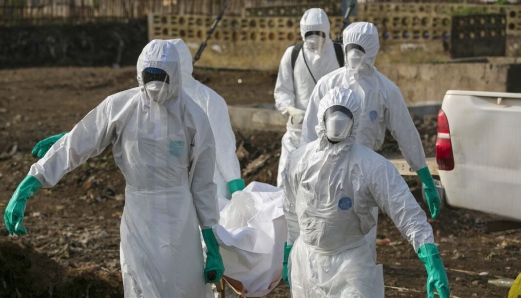 Centro de saúde destruído em Bunia, República Democrática do Congo, durante surto de Ebola.