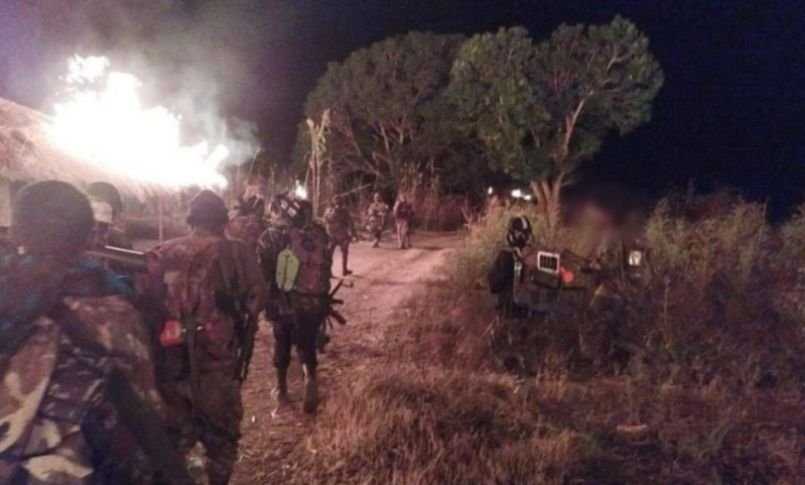 Igreja destruída em Cabo Delgado, Moçambique, após ataque extremista.