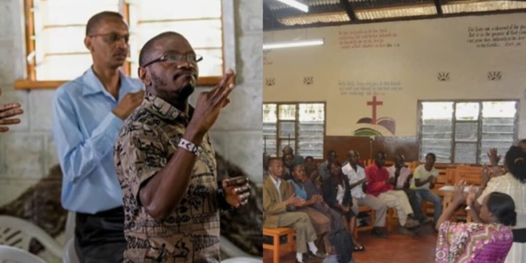 Grupo de adultos surdos participando de um estudo bíblico em uma igreja, comunicando-se em linguagem de sinais.