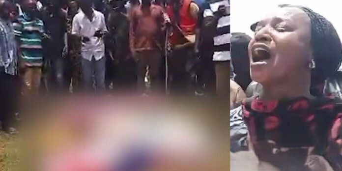 Cristãos nigerianos rezando em uma igreja, demonstrando fé e preocupação.