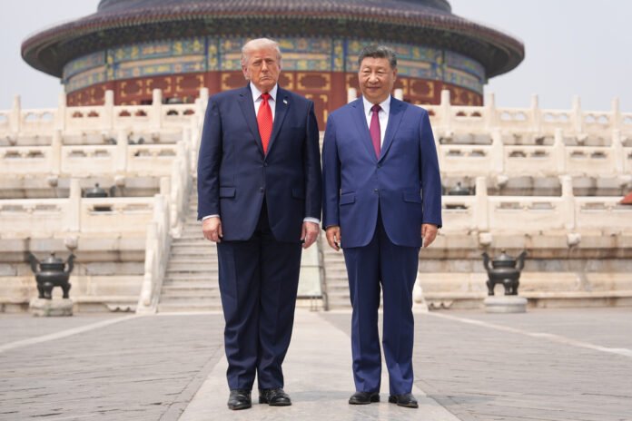 Encontro Trump-Xi em Pequim aborda apoio militar chinês ao Irã Presidentes Donald Trump e Xi Jinping em reunião tensa em Pequim