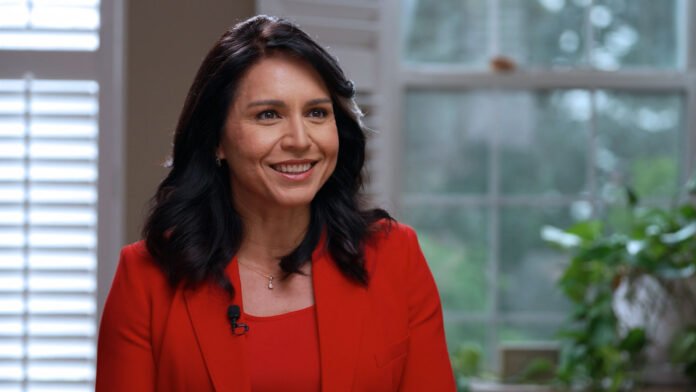 Tulsi Gabbard em pose reflexiva