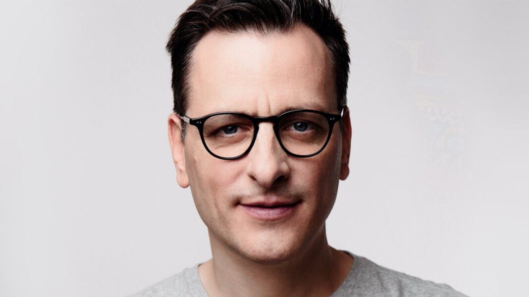 Becket Cook, ex-gay de Hollywood, em reflexão após sua conversão ao cristianismo.