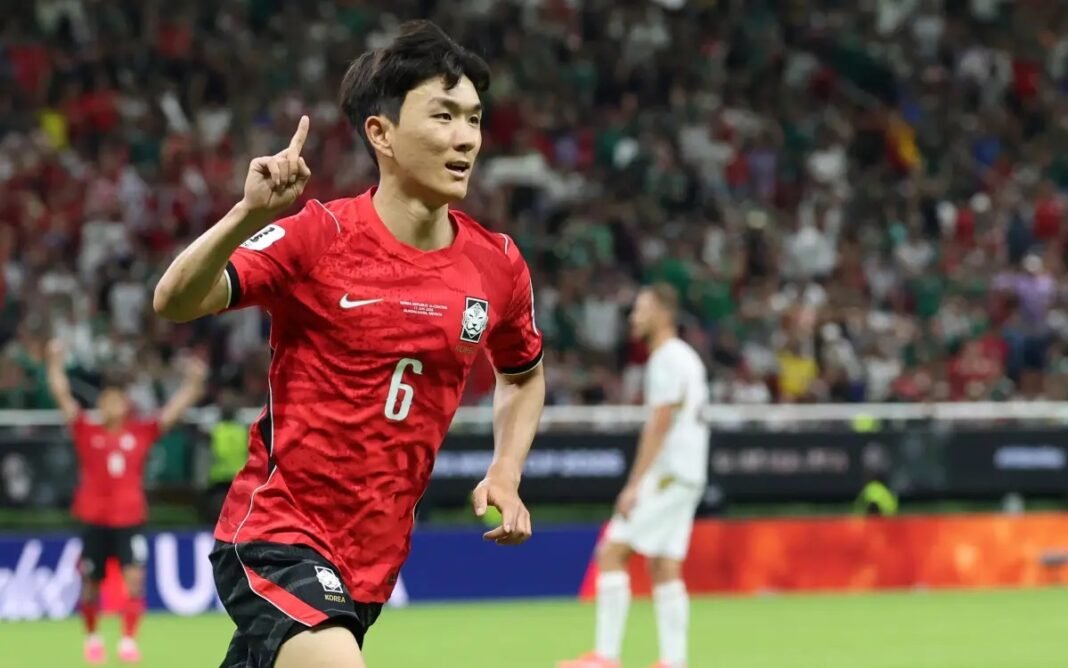 Lee Jae-Sung comemora vitória da Coreia do Sul.