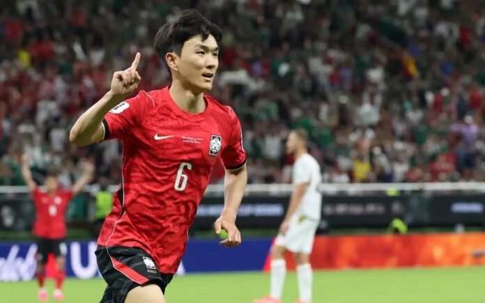 Lee Jae-Sung celebra vitória da Coreia do Sul Lee Jae-Sung comemora vitória da Coreia do Sul.
