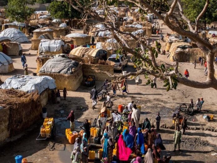 Reféns libertados recebem cuidados após meses de cativeiro Nigerianos libertados de cativeiro do Boko Haram recebem ajuda humanitária