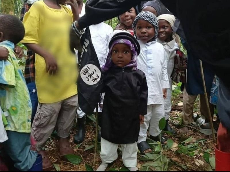 Crianças em um acampamento na República Democrática do Congo