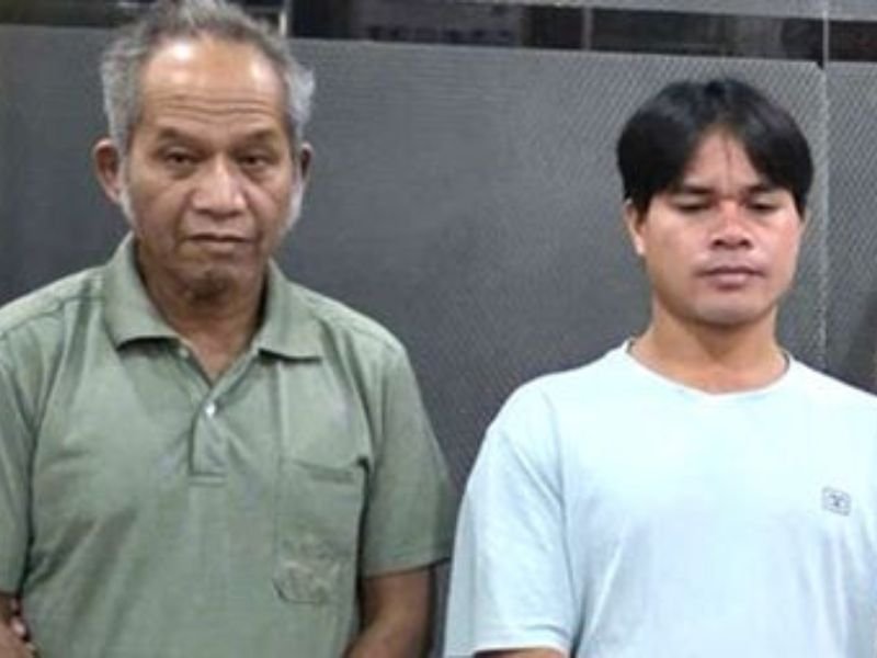 Homens cristãos vietnamitas em vilarejo nas Terras Altas Centrais
