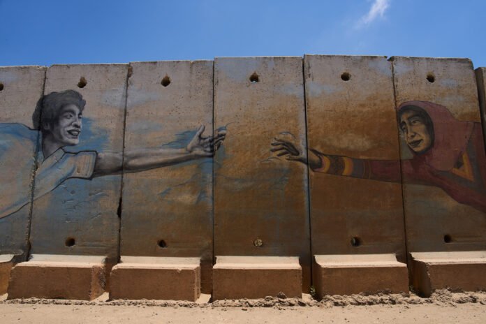 Tensão no Oriente Médio com confrontos EUA-Irã e avanço para a paz entre Israel e Líbano