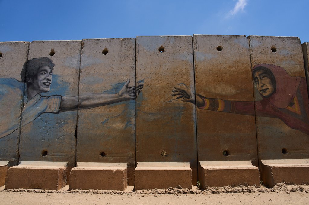 Tensão no Oriente Médio com confrontos EUA-Irã e avanço para a paz entre Israel e Líbano