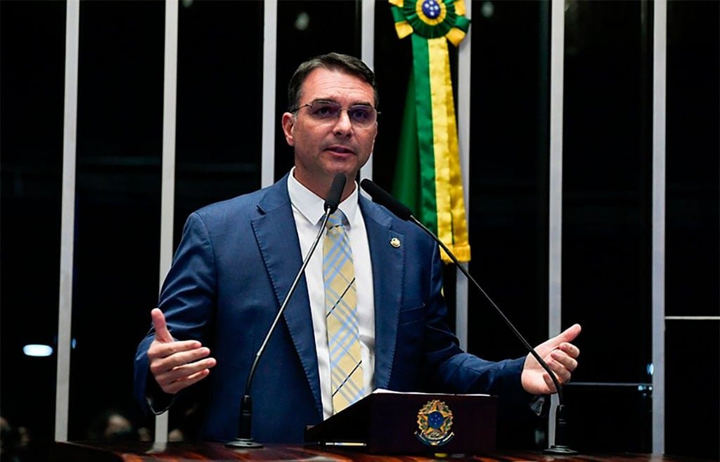 Flávio Bolsonaro e Javier Milei em encontro na Argentina