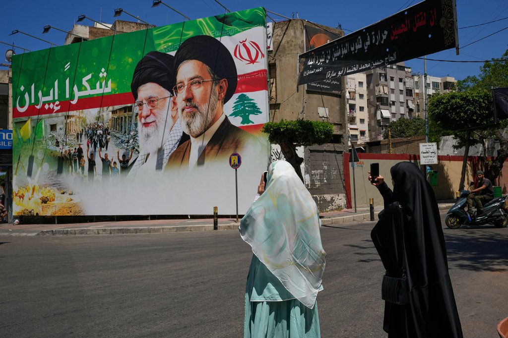 Mulher de origem iraniana em Jerusalém reflete sobre a situação política