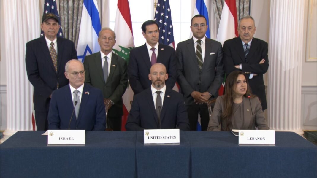 Representantes de Israel, Líbano e EUA assinam acordo histórico de paz em Washington.
