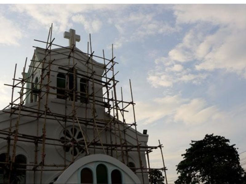 Moradores protestam contra a construção de uma igreja em Central Java por falta de licença