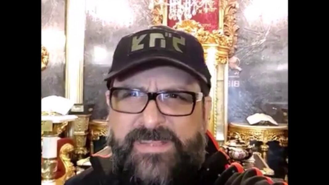 Pastor discursa sobre sinais proféticos em igreja