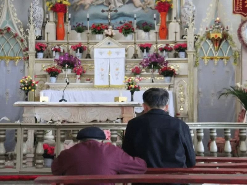 Pastor uigur em sua igreja em Xinjiang, China, sob pressão governamental.
