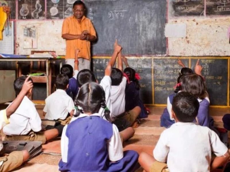 Crianças em sala de aula na Índia