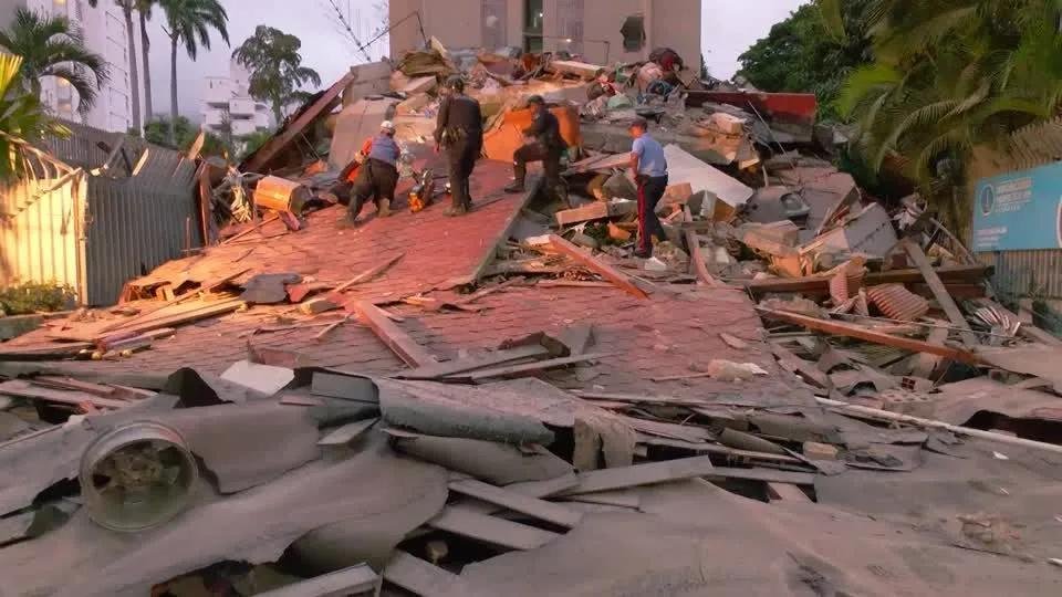 Prédio danificado em Caracas após terremoto