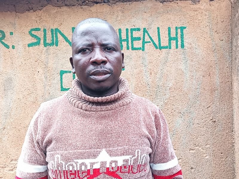 Moradores lamentam após ataques violentos em comunidades rurais da Nigéria