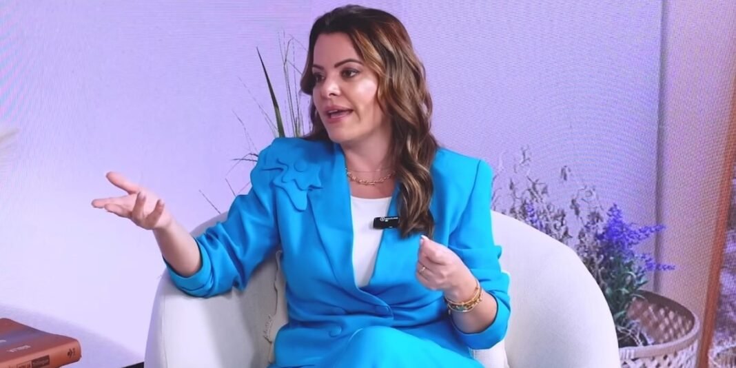 Ana Paula Valadão durante entrevista falando sobre saúde mental.