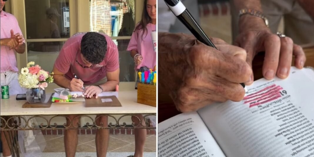 Close-up de uma Bíblia com versículos marcados e mensagens escritas por familiares durante um chá de bebê.
