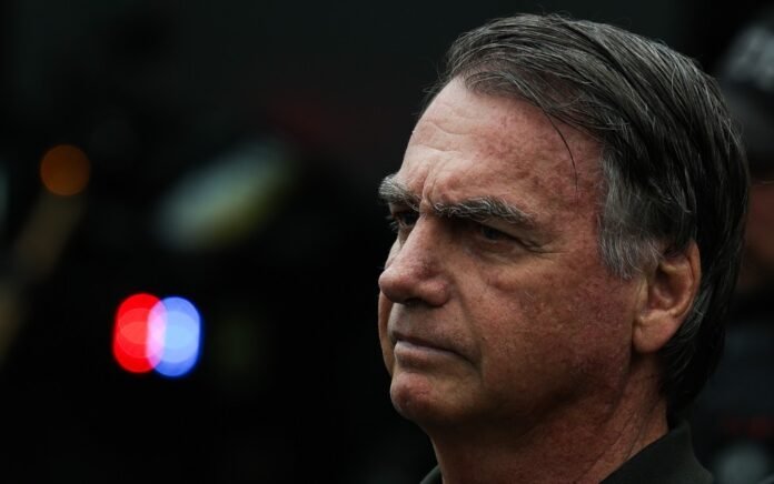 Jair Bolsonaro depõe sobre posse de arma Jair Bolsonaro em depoimento sobre posse de arma