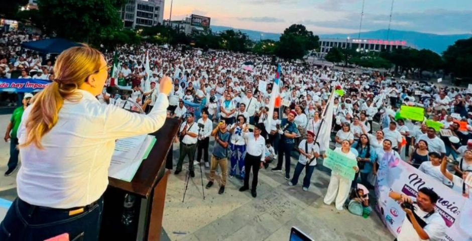 Cristãos marcham no México em protesto contra a lei de reconhecimento de gênero.