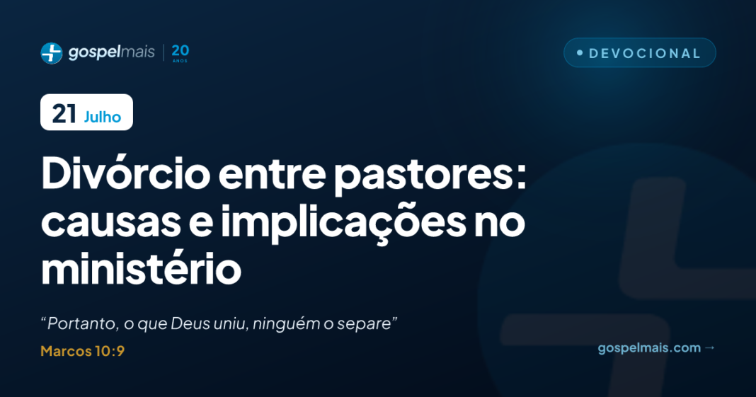 Pastor pensativo olhando para a congregação em uma igreja