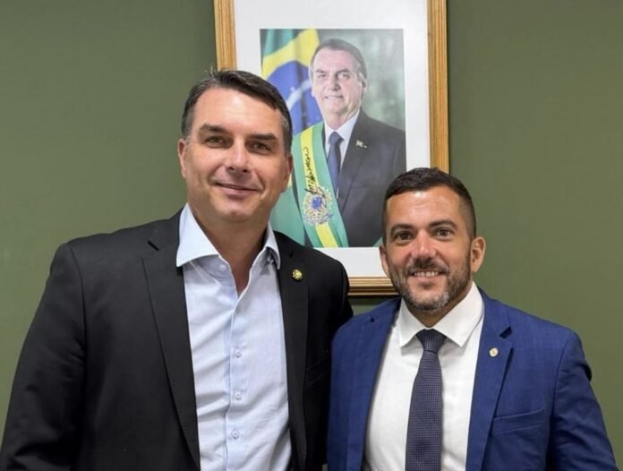 Flávio Bolsonaro define candidato do PL ao Senado no Rio Flávio Bolsonaro em evento político no Rio de Janeiro decidindo sobre candidato ao Senado