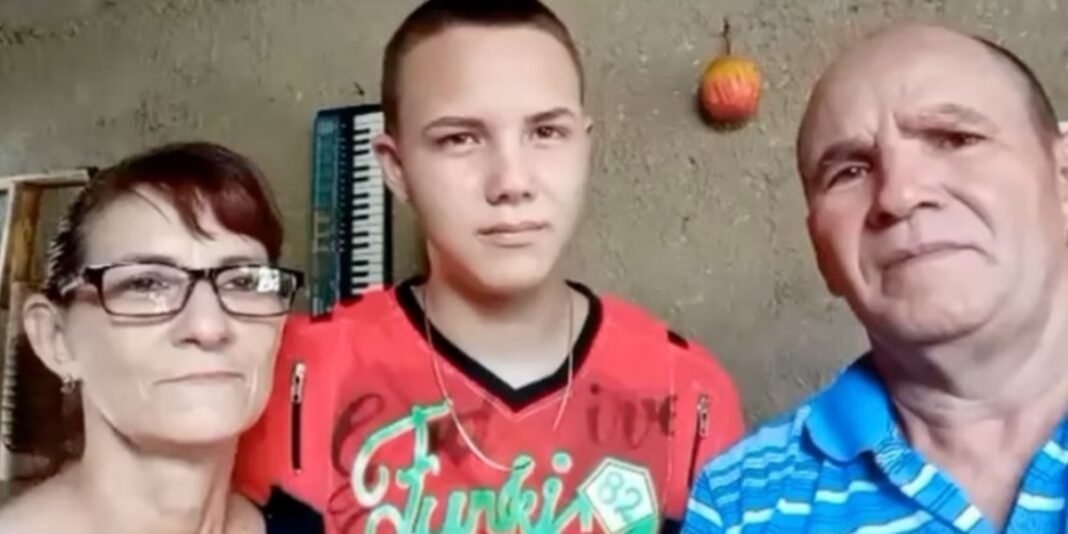 Jovem cristão cubano Jonathan Muir Burgos após ser libertado da prisão.