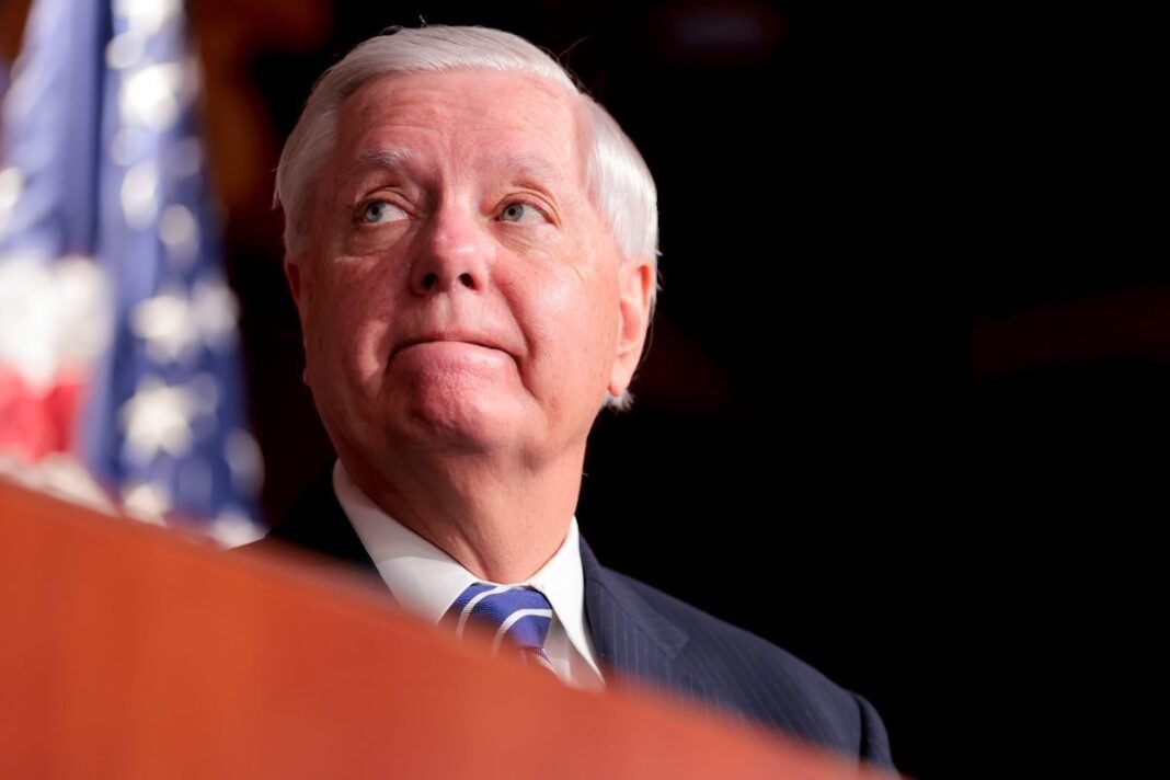 Líderes evangélicos e políticos em homenagem a Lindsey Graham.