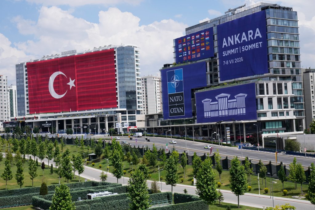 Presidentes Trump e Erdogan em cúpula da OTAN na Turquia