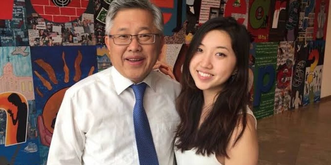 Pastor Ezra Jin Mingri se reencontra com a família após ser libertado na China