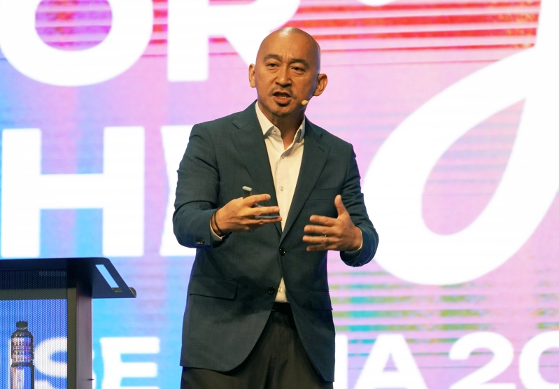 Pastor Wayne Chen inspira jovens líderes cristãos no Congresso Arise Asia.