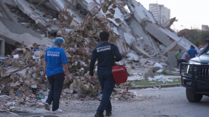 Esforços de resgate e ajuda humanitária continuam na Venezuela após terremotos Equipes de resgate atuam em área destruída por terremoto na Venezuela