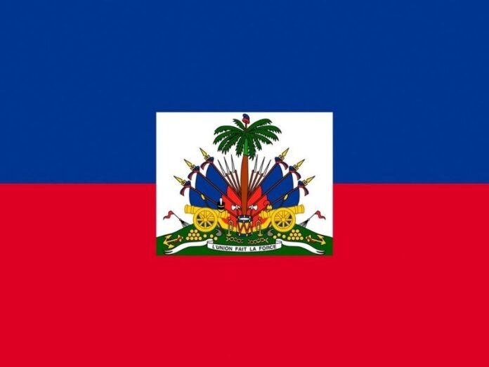 Igreja evangélica destruída no Haiti após ataque de gangue.