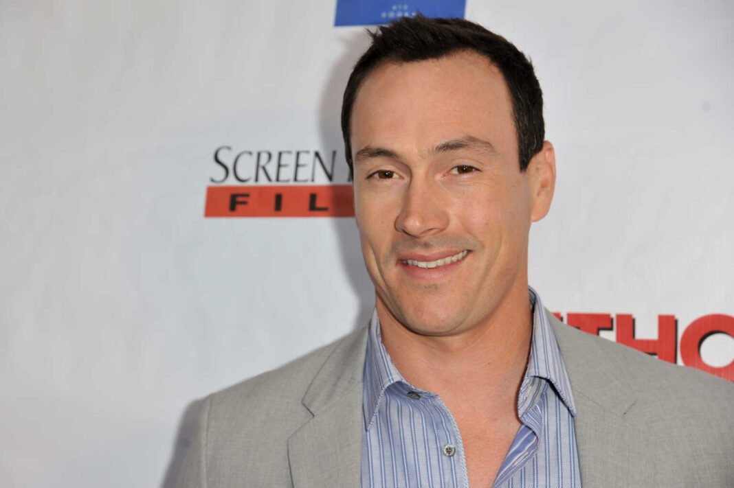 Chris Klein como pastor em filme de comédia sobre acampamento juvenil
