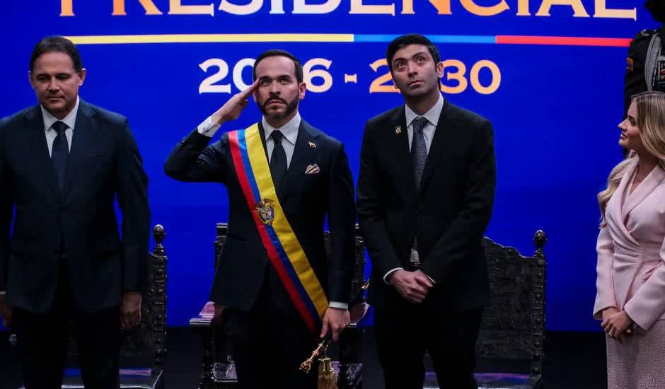 Líderes evangélicos colombianos se reúnem com o presidente Abelardo de la Espriella em evento oficial.