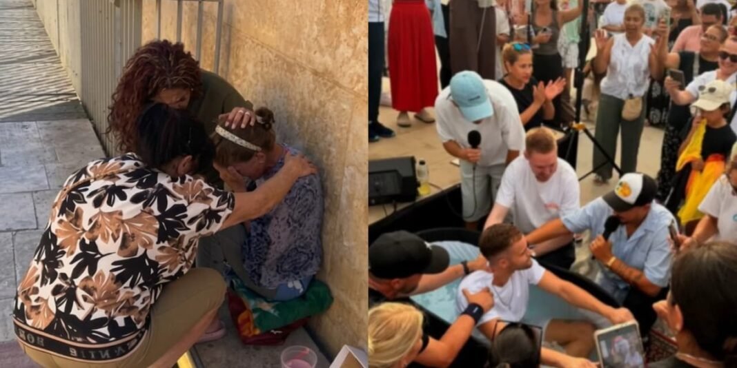 Pessoas em oração durante evento evangelístico em praça europeia