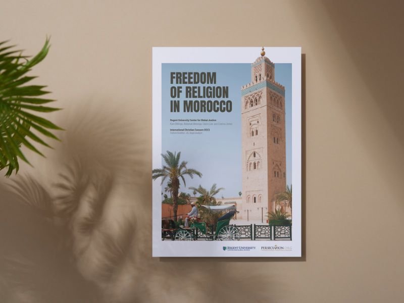 Debate sobre liberdade religiosa em Marrocos com participação diversa da população.