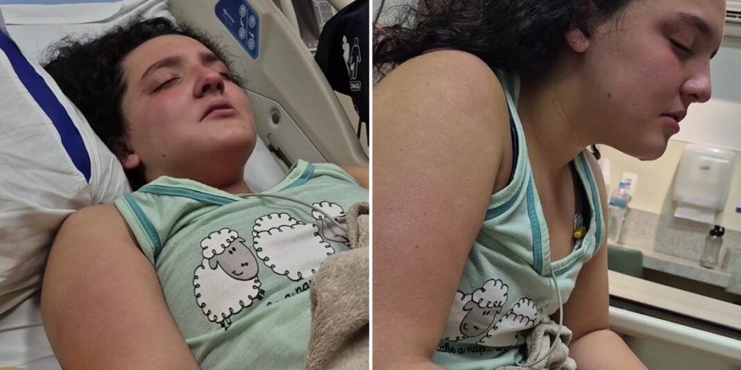 Menina em leito de hospital recupera a visão e abraça a mãe emocionada.