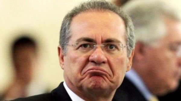 Pastor Silas Malafaia discursando em evento contra projeto de lei
