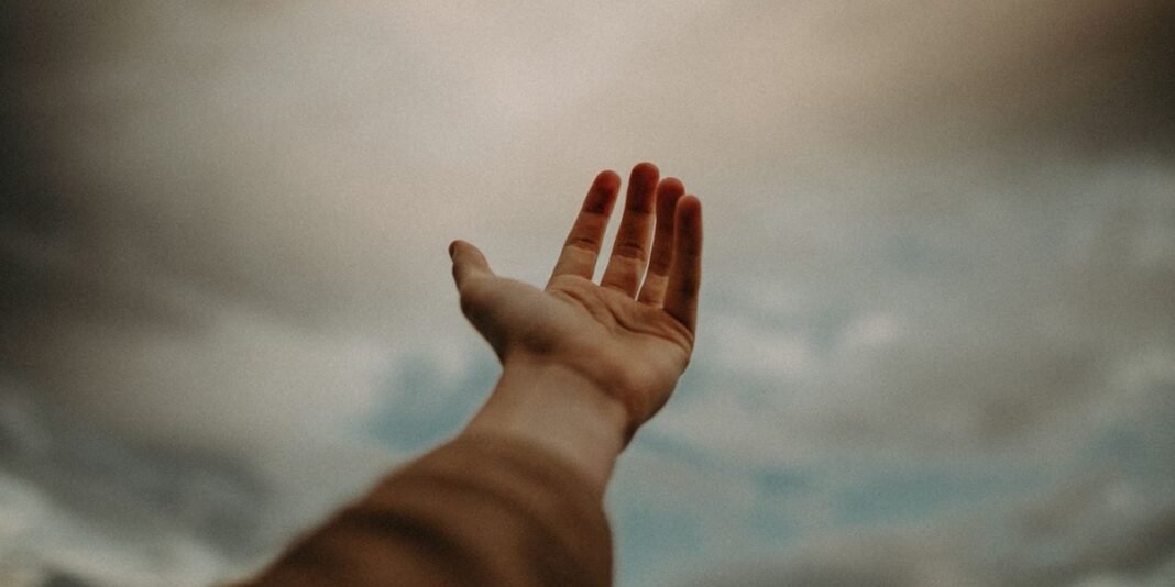 Pastor Joel Engel ensinando sobre como ouvir a voz de Deus