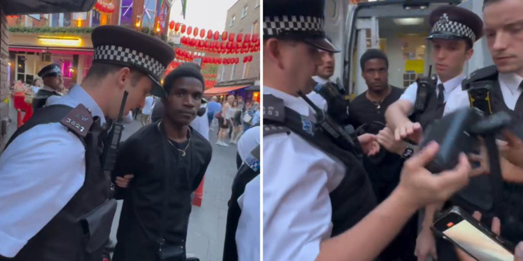 Pregador de rua sendo detido por policiais no centro de Londres